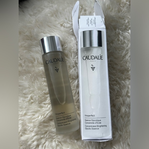 Caudalie Vinoperfect Brightening Glycolic Essence - Picture 3 of 3